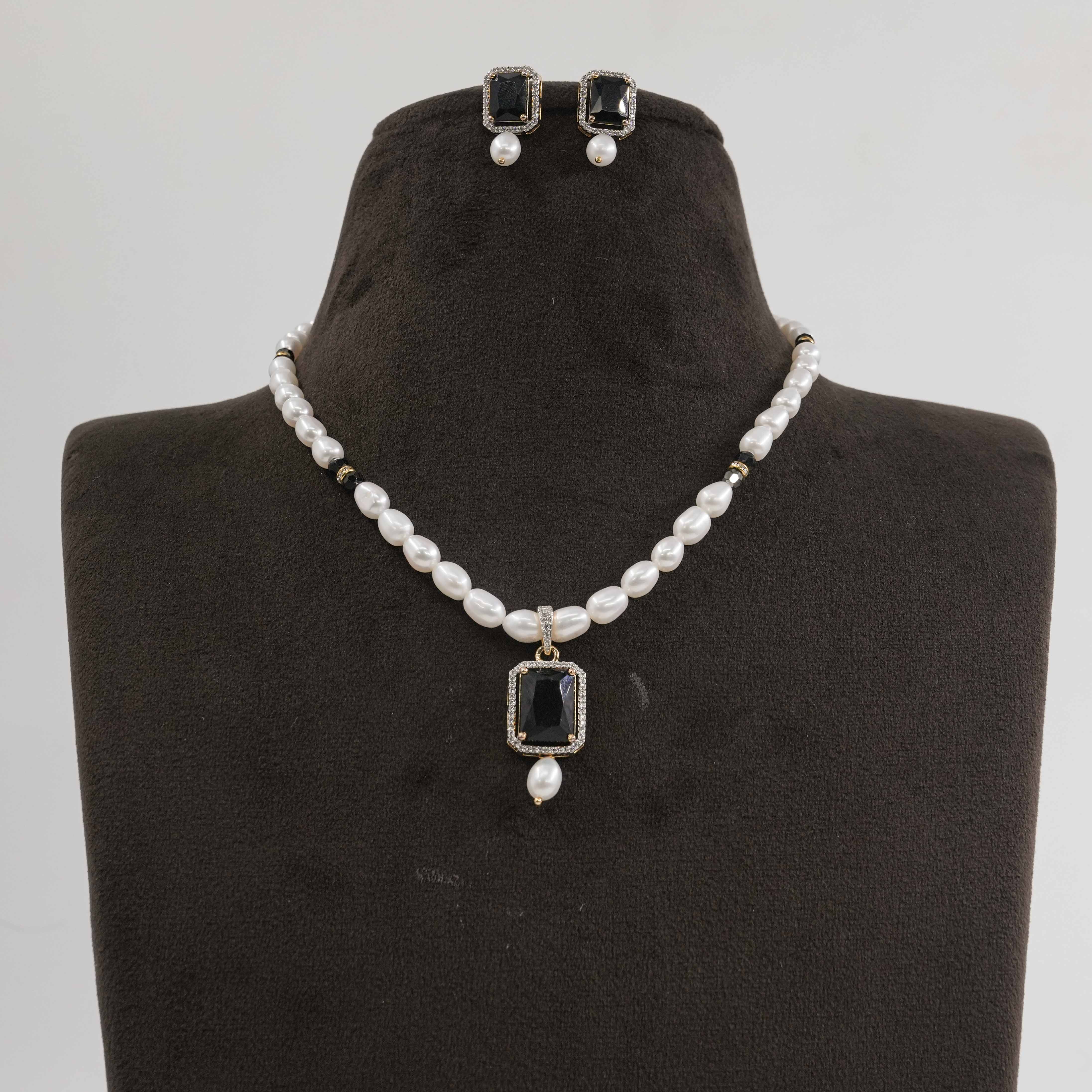 Rice Pearls Necklace Set